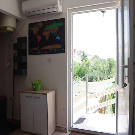 公寓 One Bedroom With Balcony 3 *